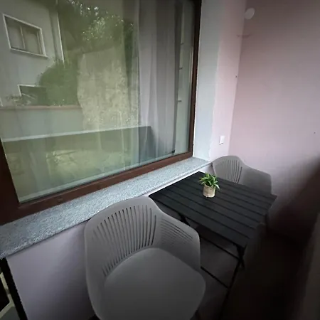 Apartment лим Devin